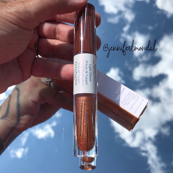 😍NWT Red Star Light Gleam Becca Eyeshadow!😍 - Picture 1 of 8